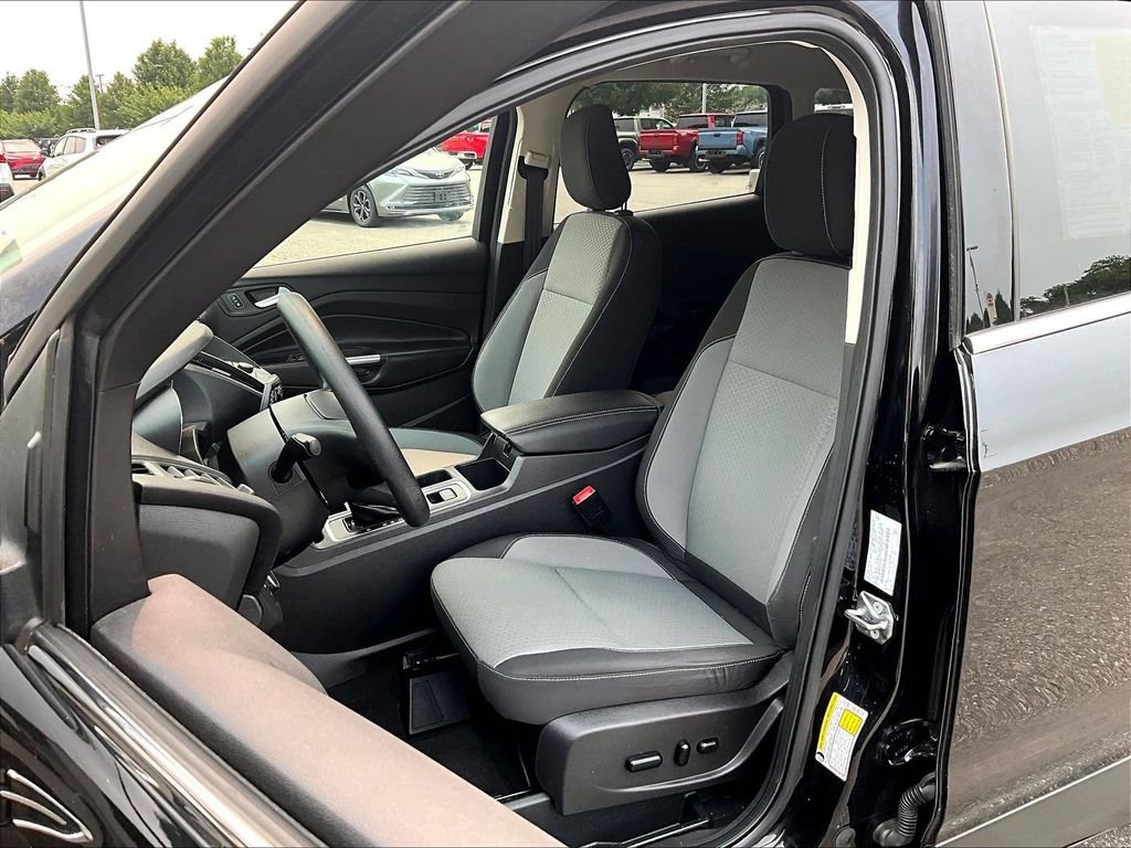 Used 2019 Black Ford SE image 10