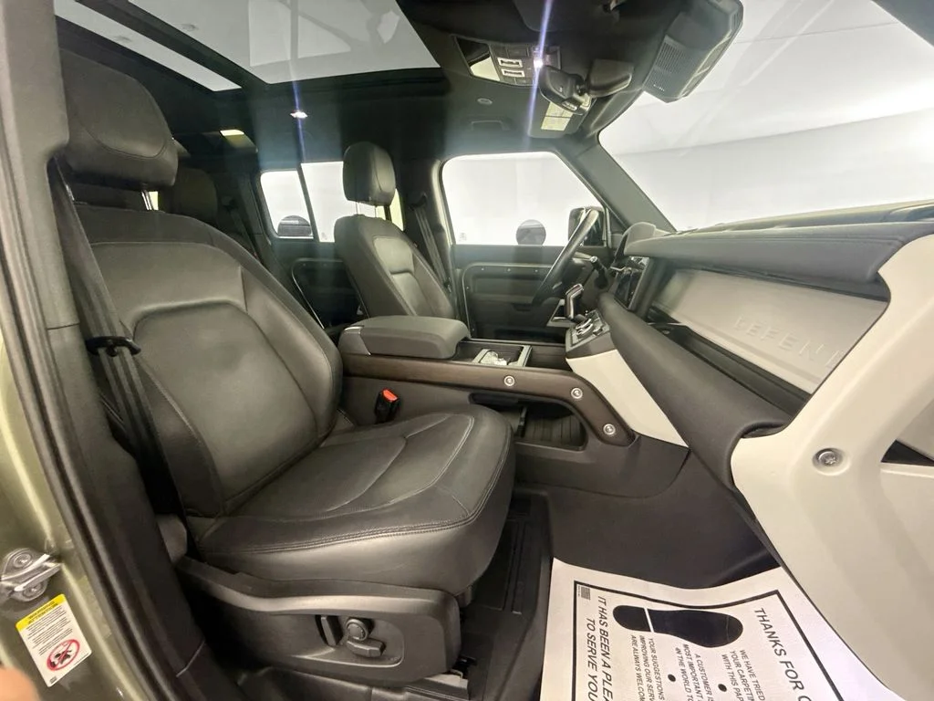 Used 2023 Green Land Rover X-Dynamic SE image 26