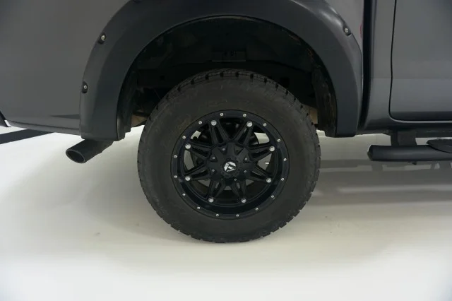 Used 2019 Magnetic Metallic Ford LARIAT image 6