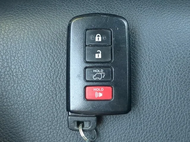 Used 2016 Silver Toyota SE image 35