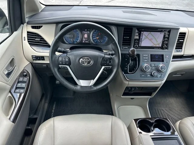 Used 2019 Gray Toyota XLE image 10