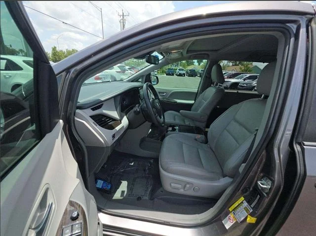 Used 2019 Gray Toyota XLE image 5