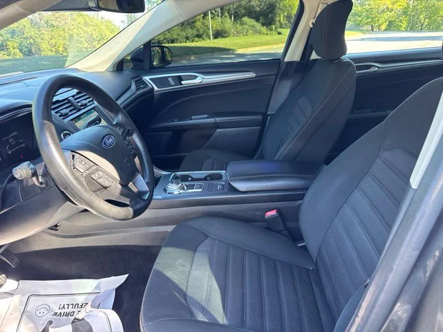 Used 2019 Gray Ford SE image 15