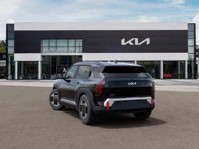 New 2027 Black Kia  image 4