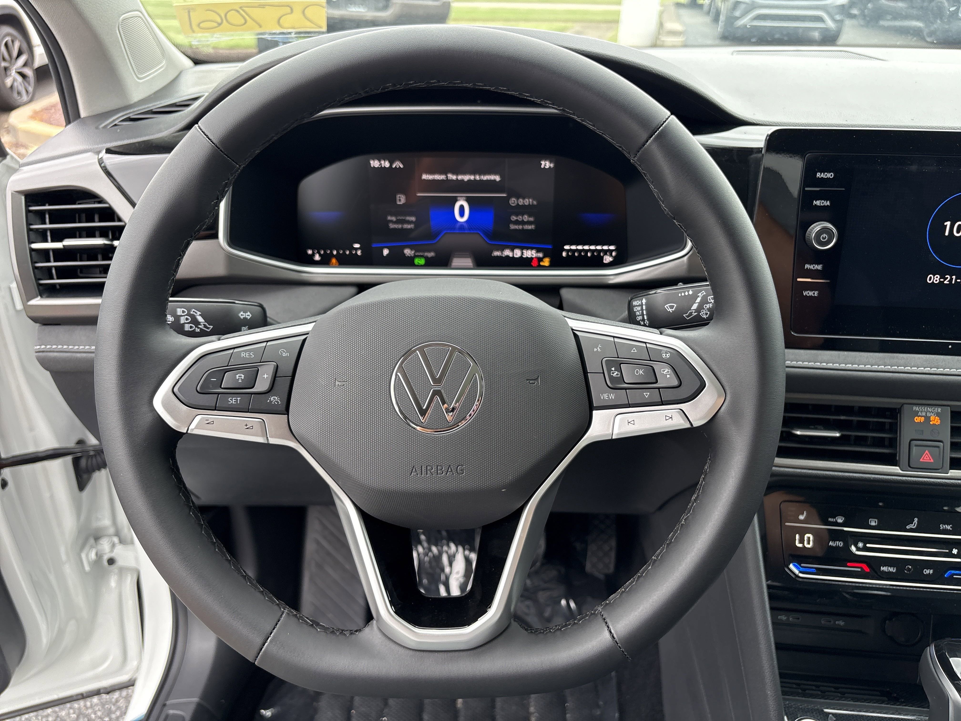 2025 Volkswagen Taos SE photo 2