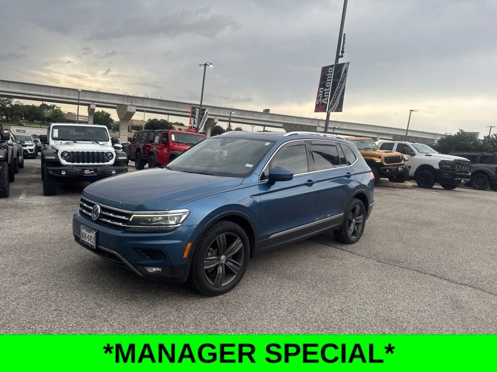 Used 2018 Blue Volkswagen 2.0T SEL Premium image 2
