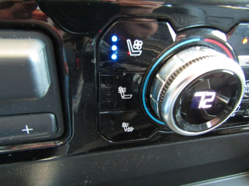 Used 2024 White GMC SLT image 22
