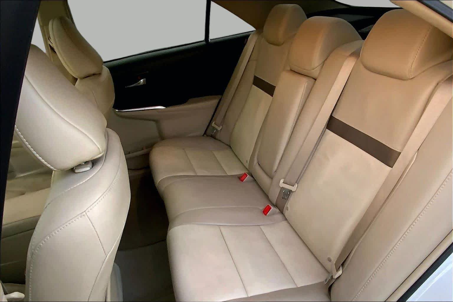 Used 2014 Blizzard Pearl Toyota XLE image 19
