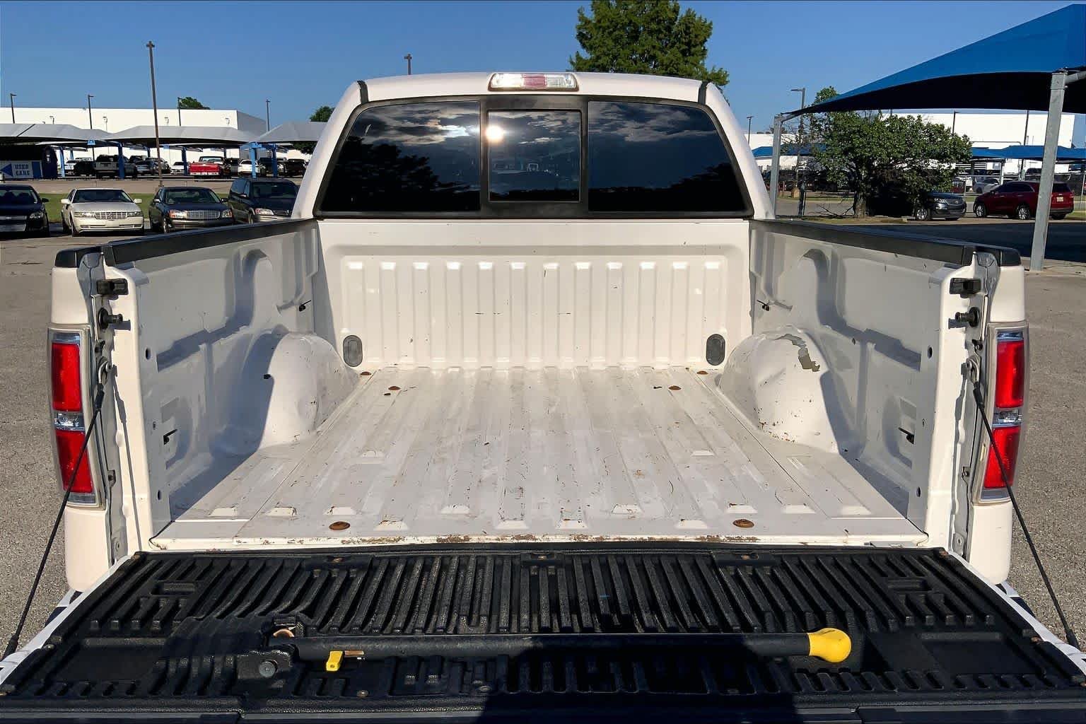 Used 2014 White Platinum Metallic Tri-Coat Ford Platinum image 34