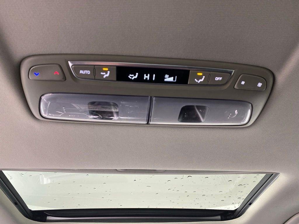 Used 2025 White Pearl Kia S image 30