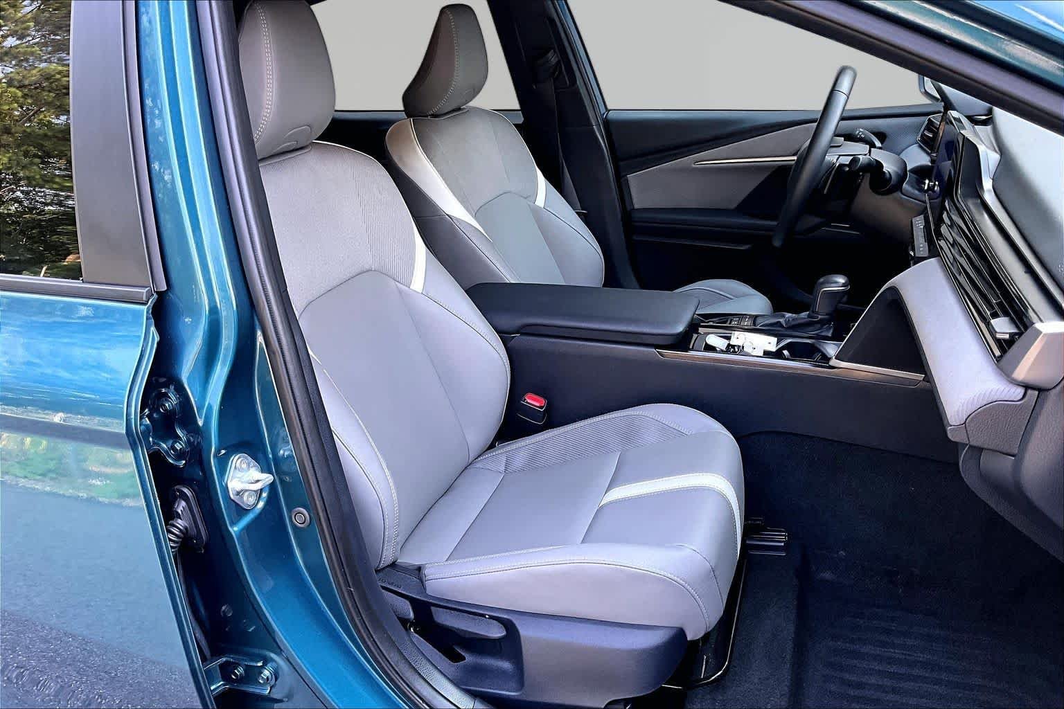 Used 2025 Ocean Gem Toyota SE image 9