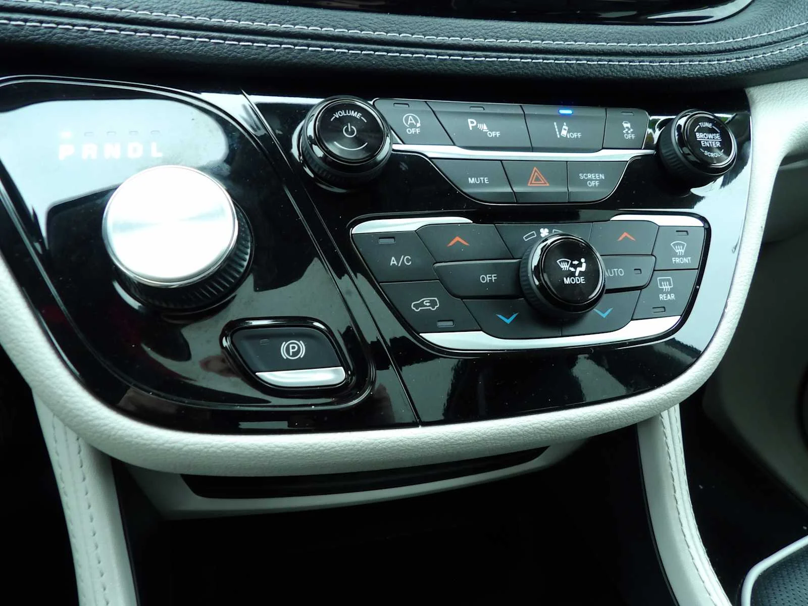 2023 Chrysler Pacifica Limited - Photo 23
