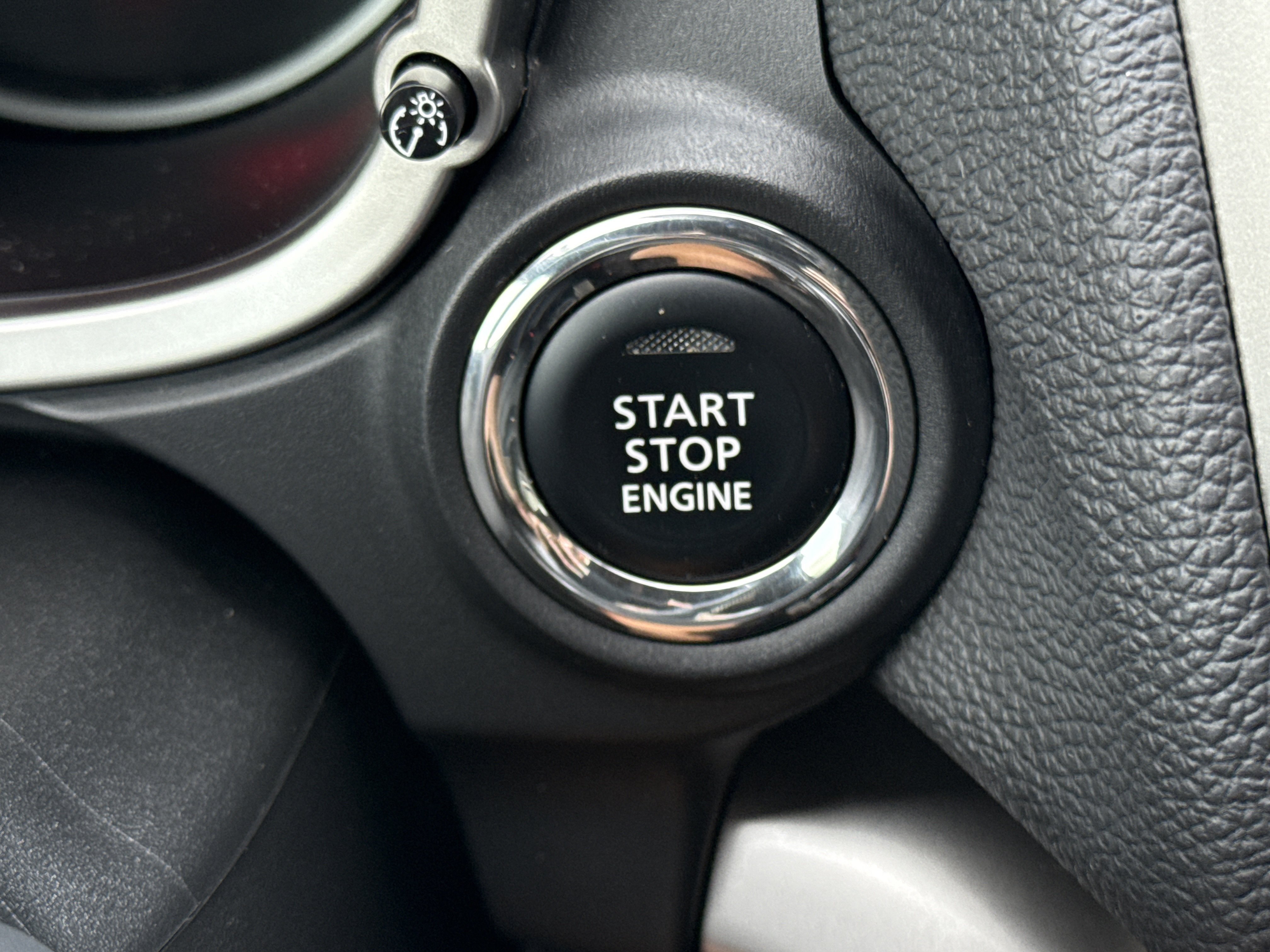 Used 2022  Mitsubishi SE image 25