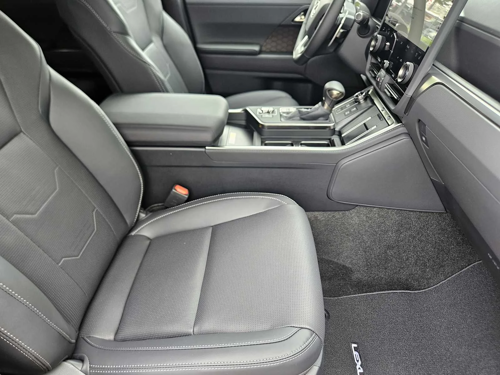 Certified Used 2026 CAVIAR Lexus Luxury image 9