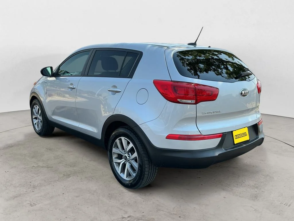 Used 2016 Silver Kia LX image 7