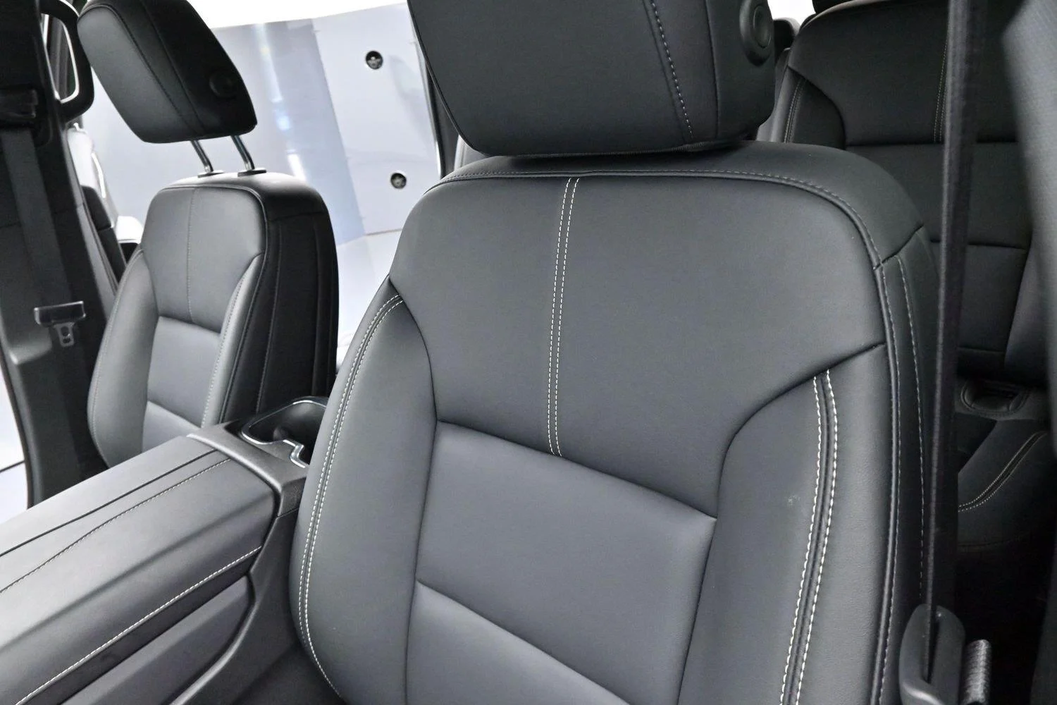 Used 2026 Summit White GMC Elevation image 17