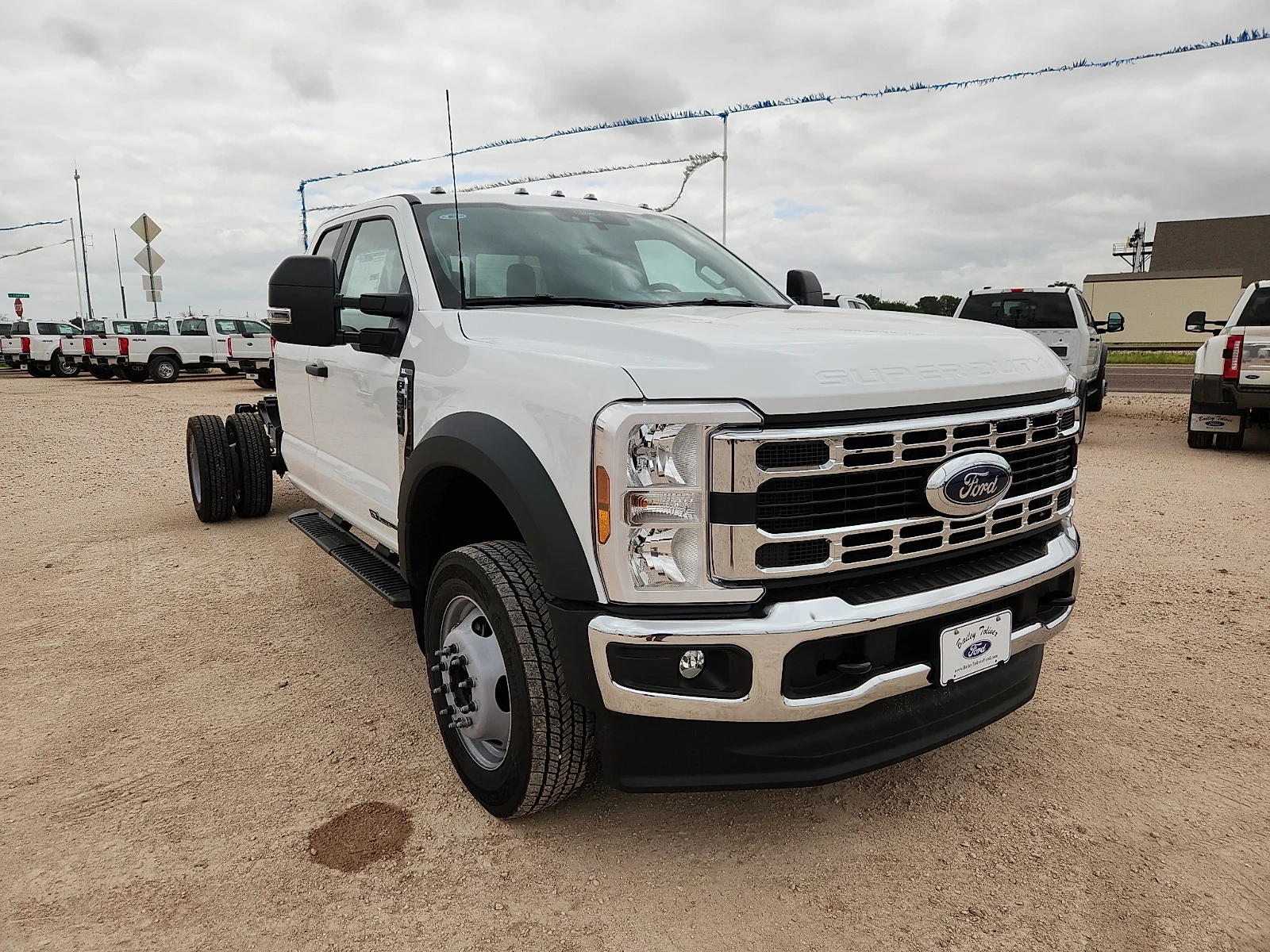 New 2026 Oxford White Ford XL image 1