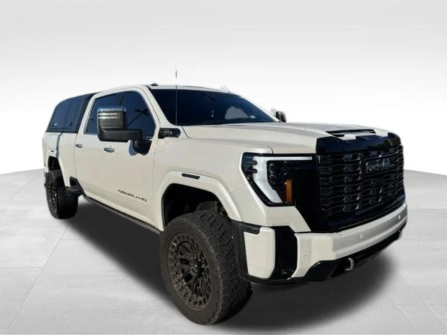 Used 2025 White GMC Denali Ultimate image 3