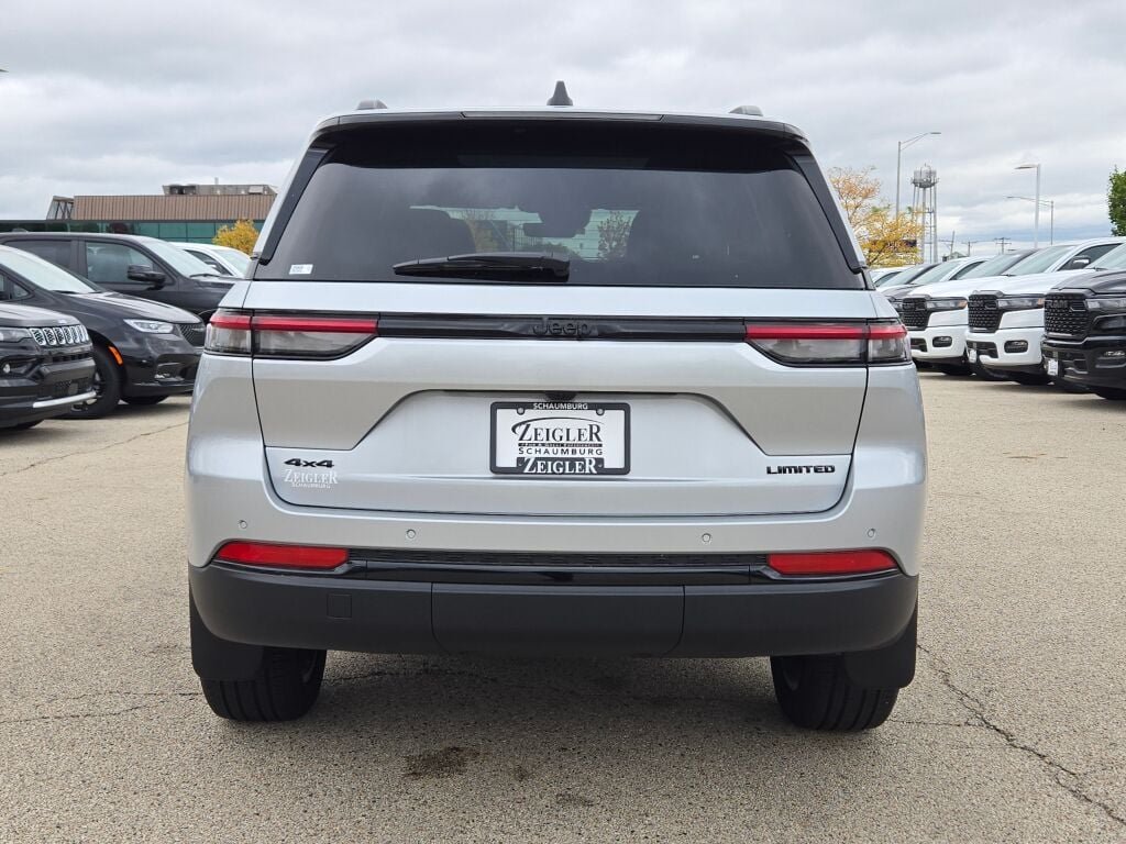 New 2025 Silver Zynith Exterior Paint Jeep Limited image 14