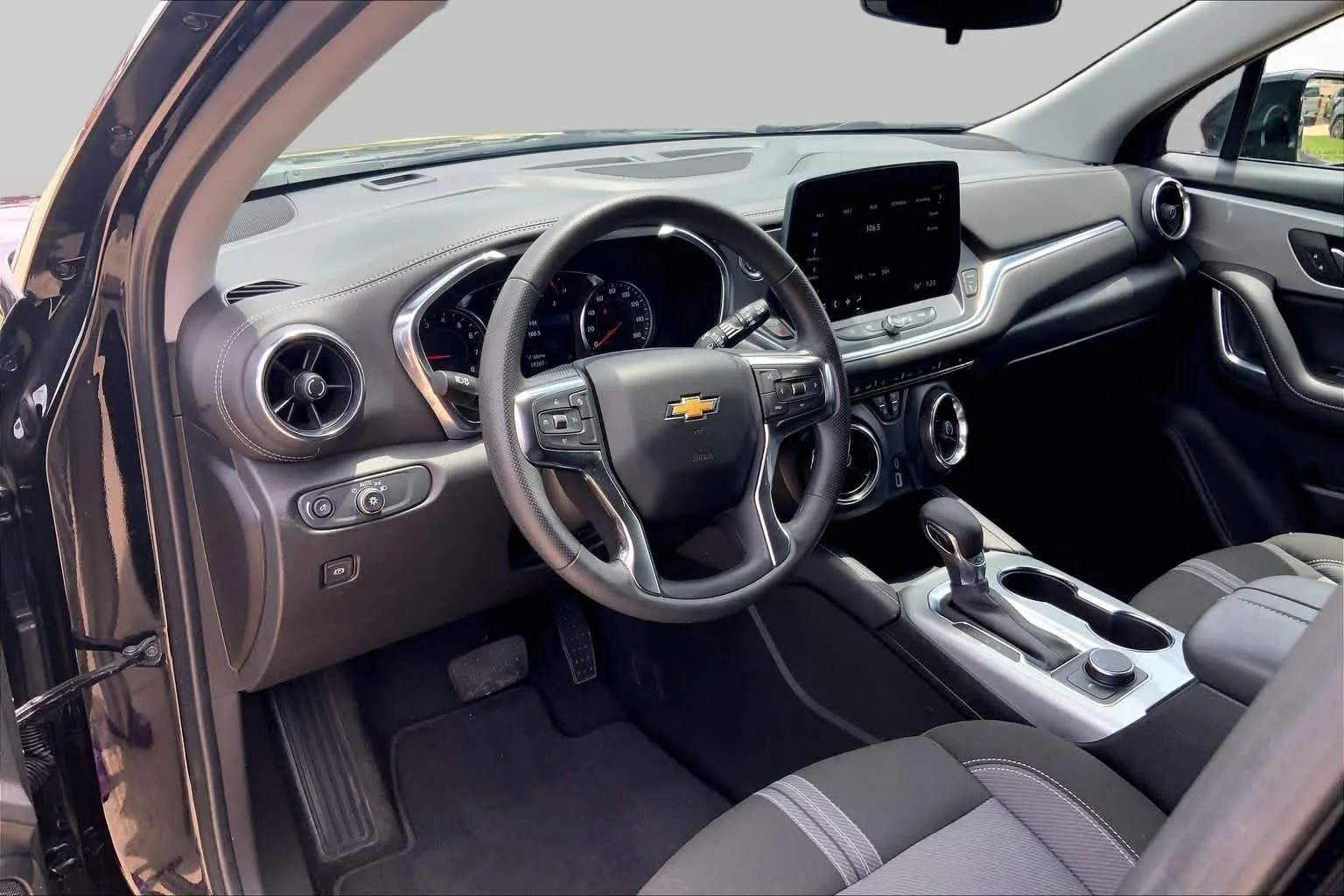 Used 2025 Black Chevrolet LT image 16