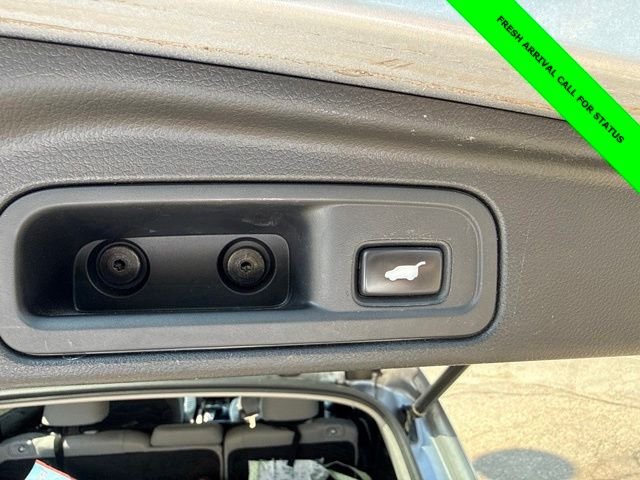Used 2017 Lunar Silver Metallic Honda Touring image 19