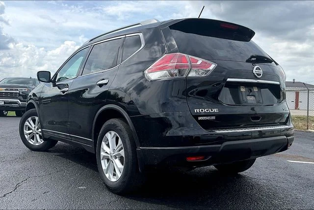 Used 2014 Black Nissan SV image 3