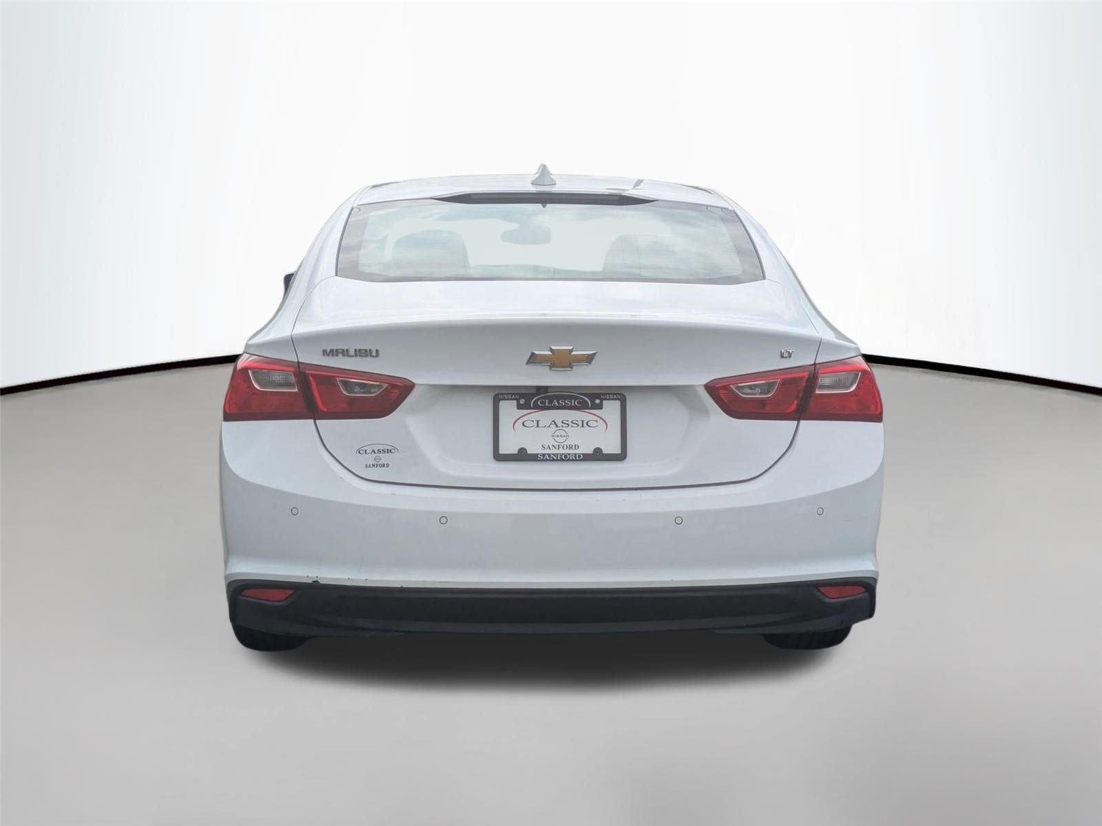 Used 2024 Summit White Chevrolet LT image 7
