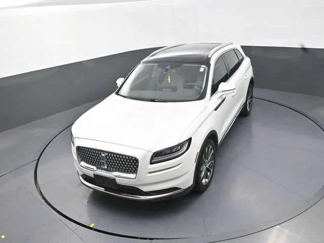 Used 2022 White Lincoln Reserve image 25