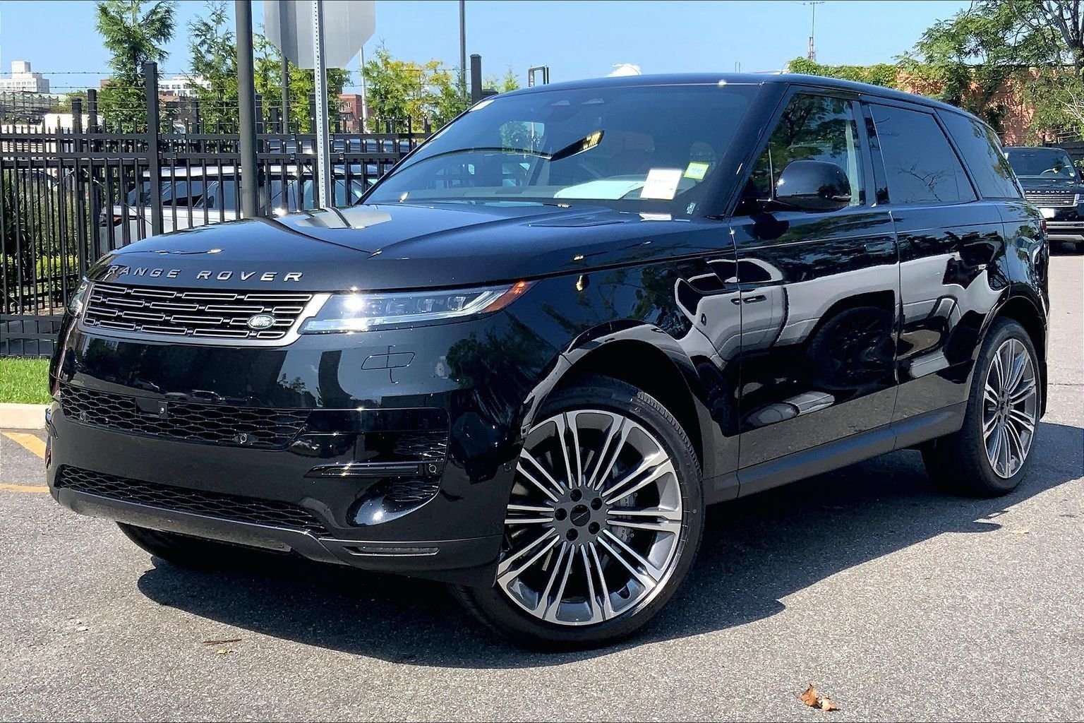 New 2026 Santorini Black Land Rover SE image 1