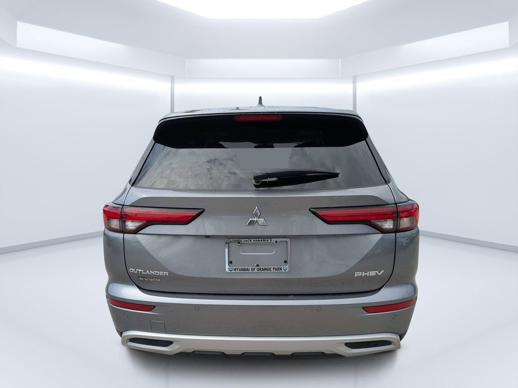 Used 2023 Gray Mitsubishi SE image 4