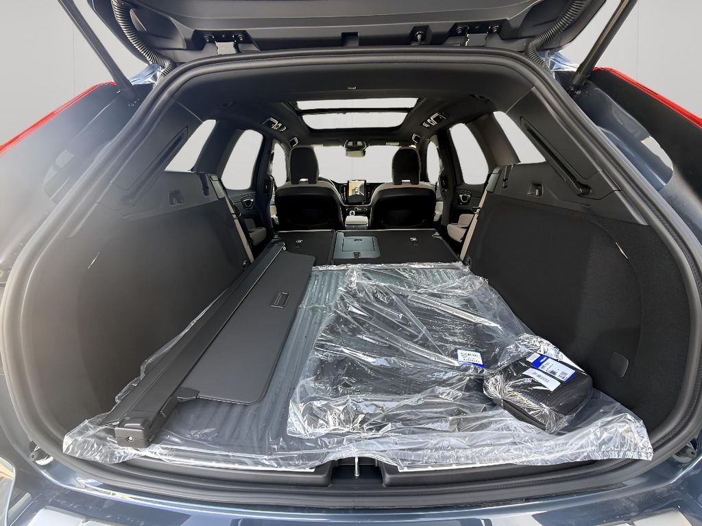 2026 Volvo XC60 Plus - Photo 27