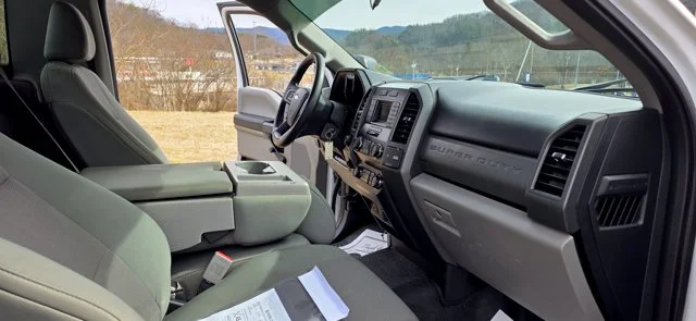 Used 2019 White Ford XL image 28