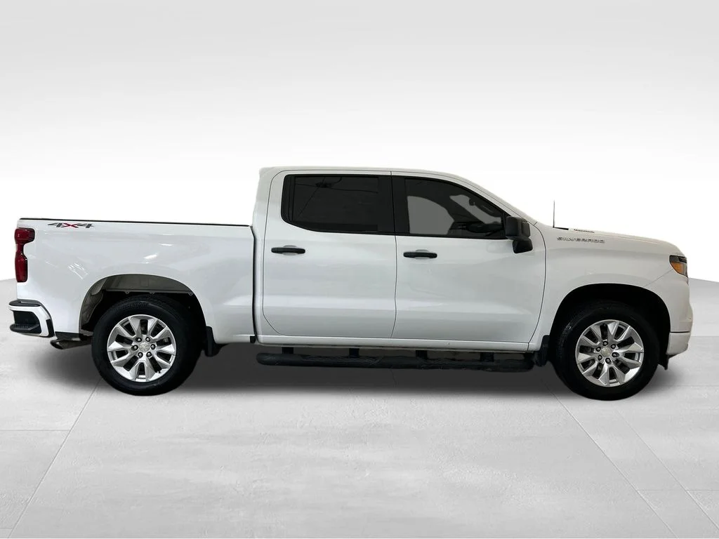 Used 2024 White Chevrolet Custom image 7