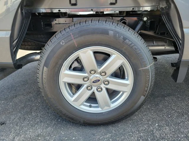 New 2026 Carbonized Gray Metallic Ford XLT image 5