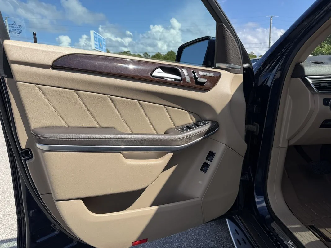 Used 2014  Mercedes-Benz 4MATIC® image 11