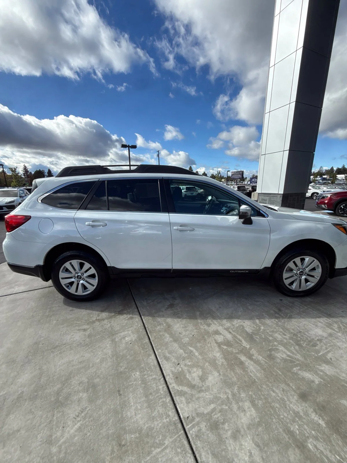 Used 2016 Crystal White Pearl Subaru 2.5i Premium image 4