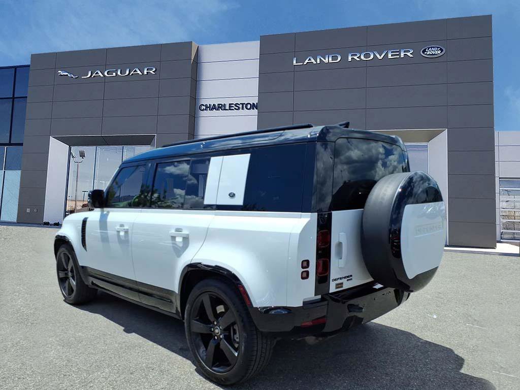 Certified Used 2023 Fuji White Land Rover X-Dynamic SE image 3