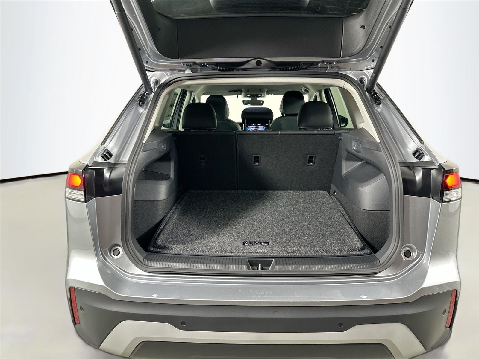 2025 Volkswagen Tiguan SE - Photo 25