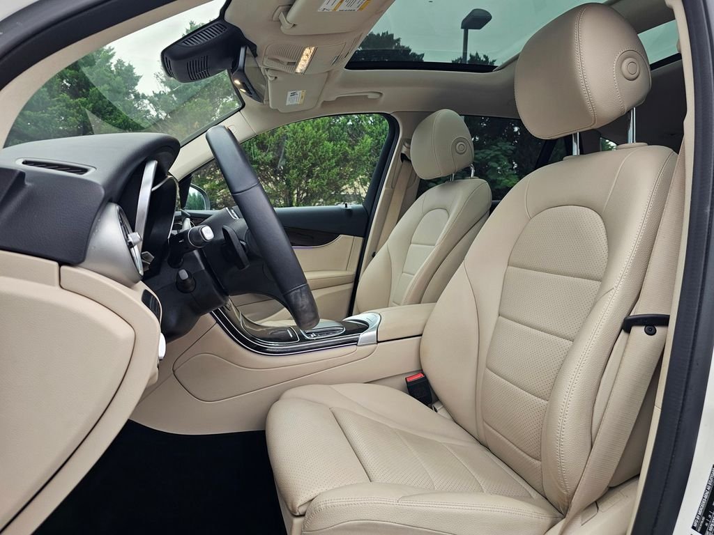 2022 Mercedes-Benz GLC GLC300 - Photo 14