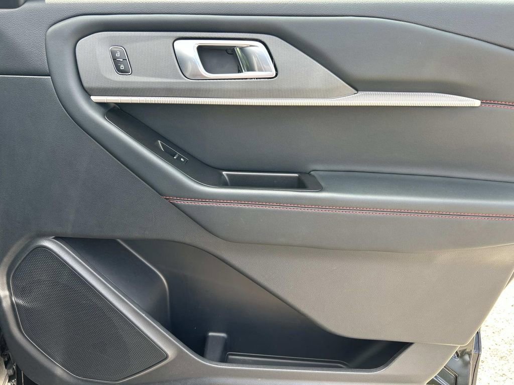 Used 2025 Agate Black Metal Ford ST-Line image 26