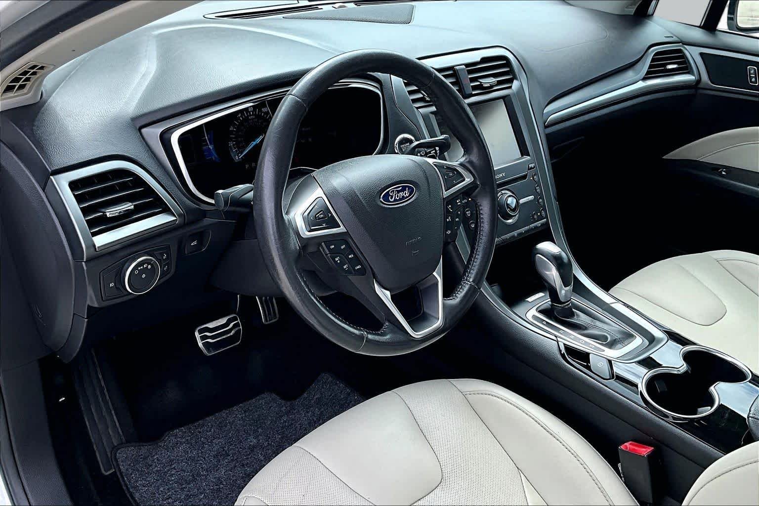 Used 2016 Oxford White Ford Titanium image 15