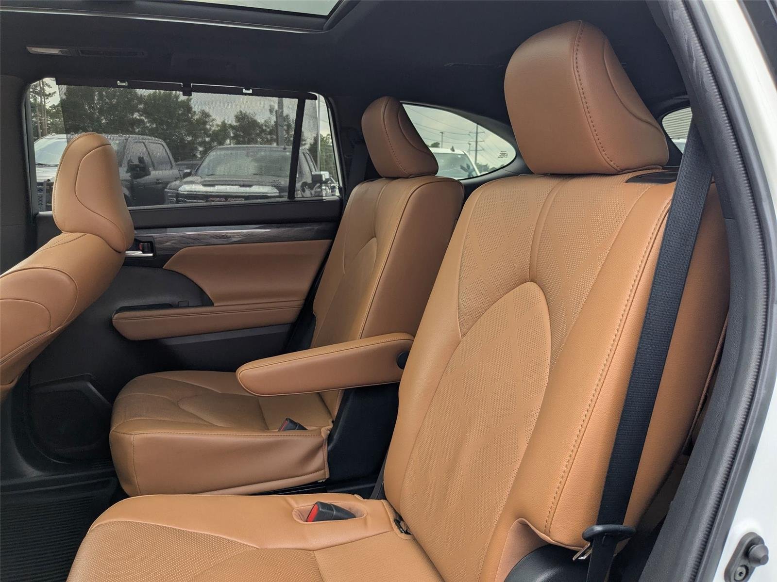 Used 2022 Wind Chill Pearl Toyota Platinum image 26
