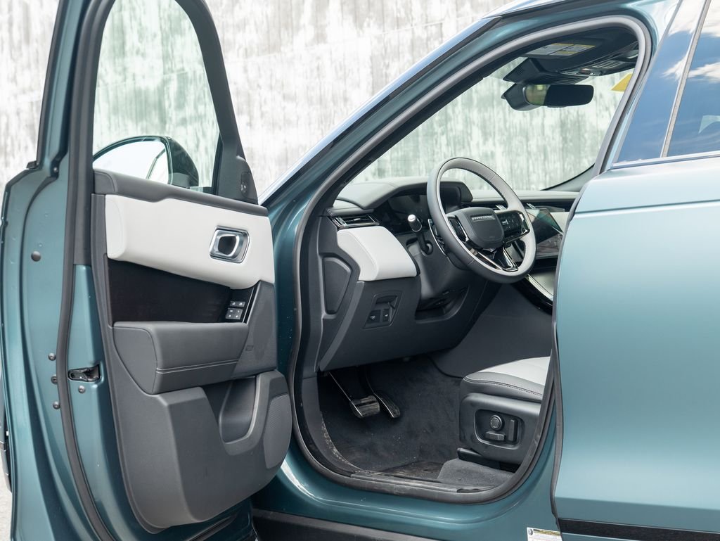 New 2026 Green Land Rover  image 10