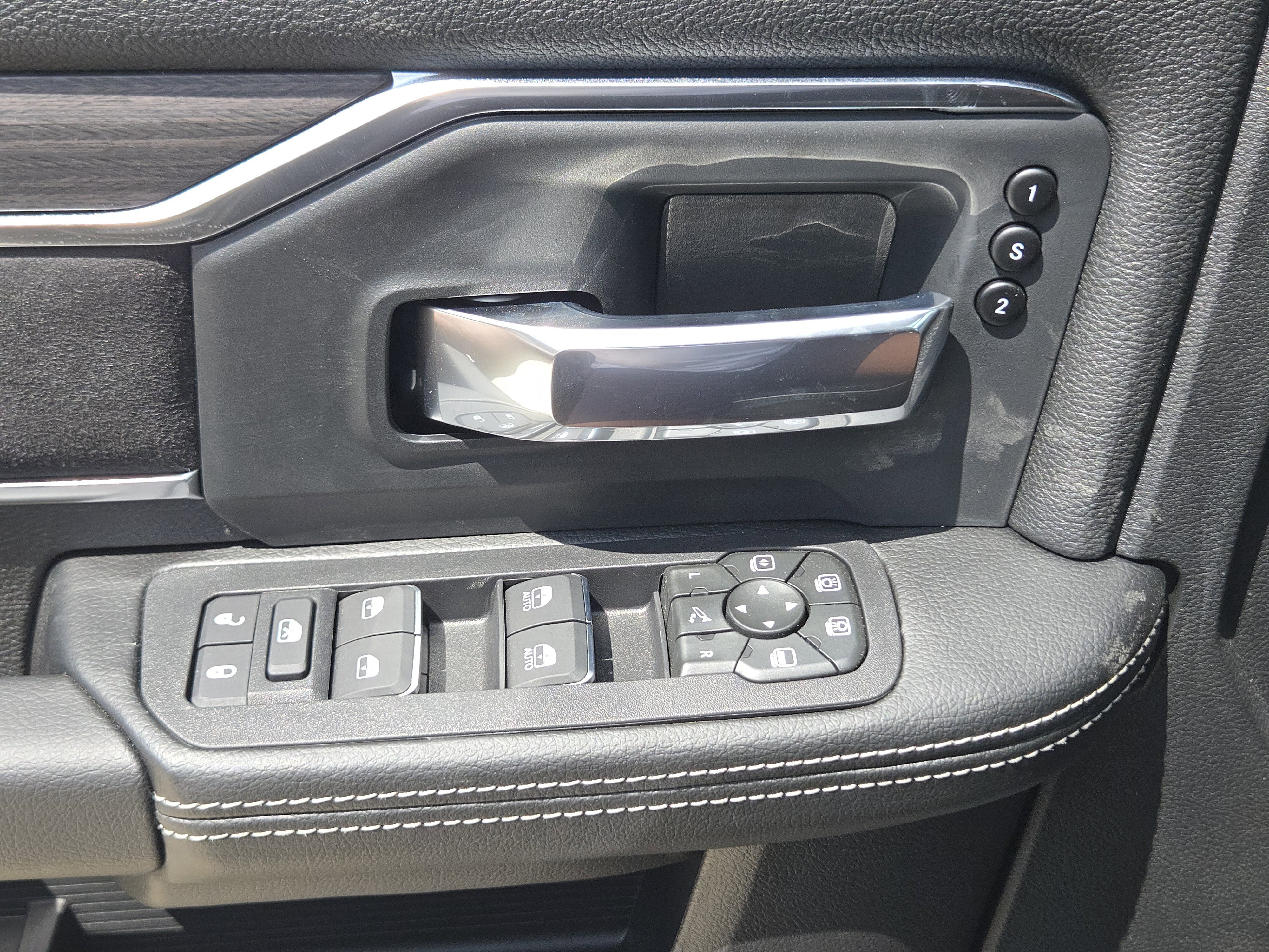 New 2026 Granite Crystal Metallic Clear-Coat Exterior Paint RAM Laramie image 19