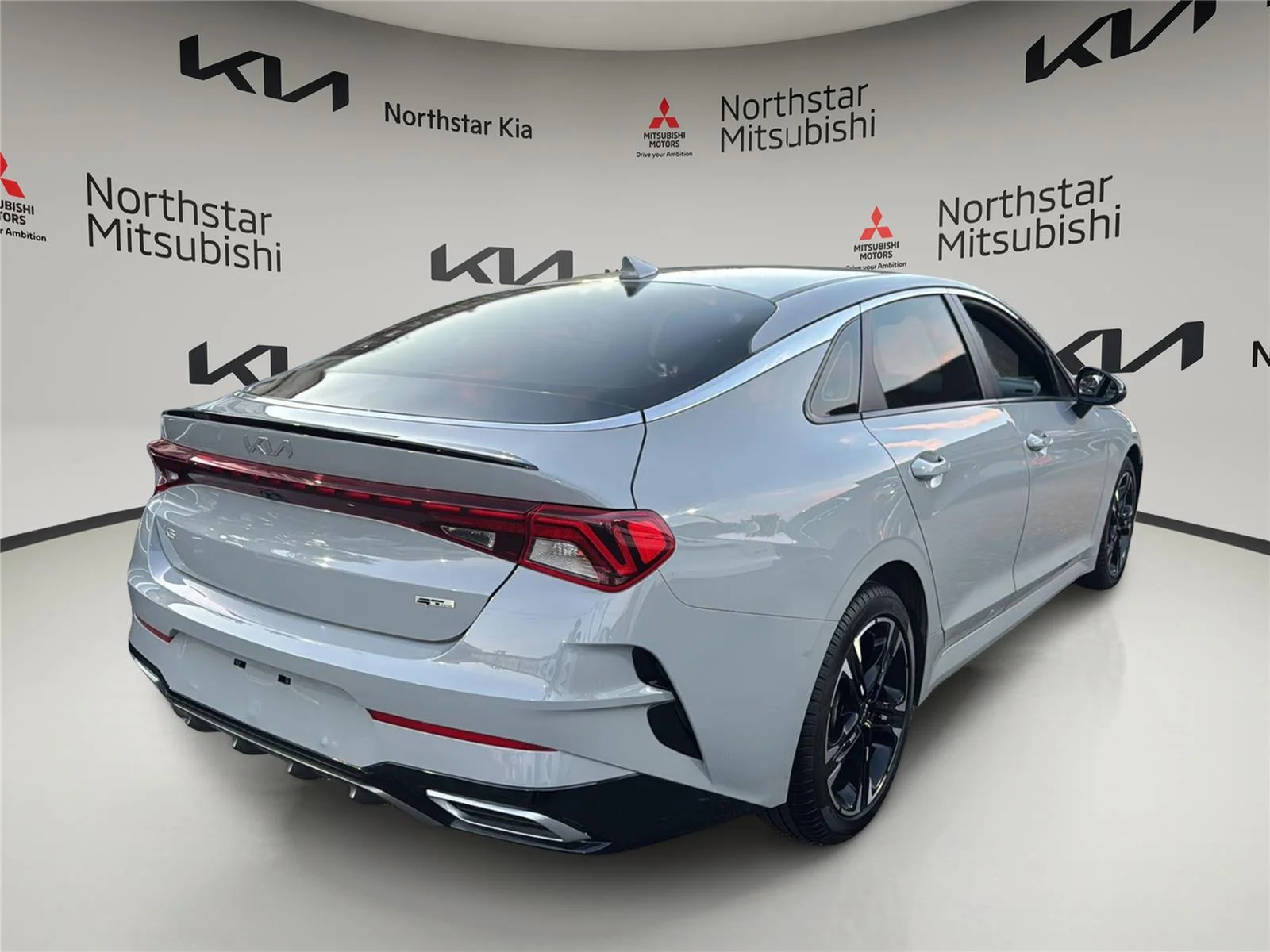 Used 2023 Wolf Gray Kia GT-Line image 5