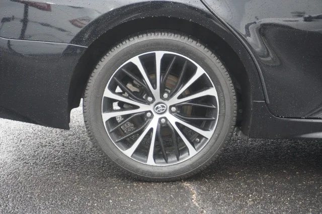 Used 2019  Toyota LE image 6