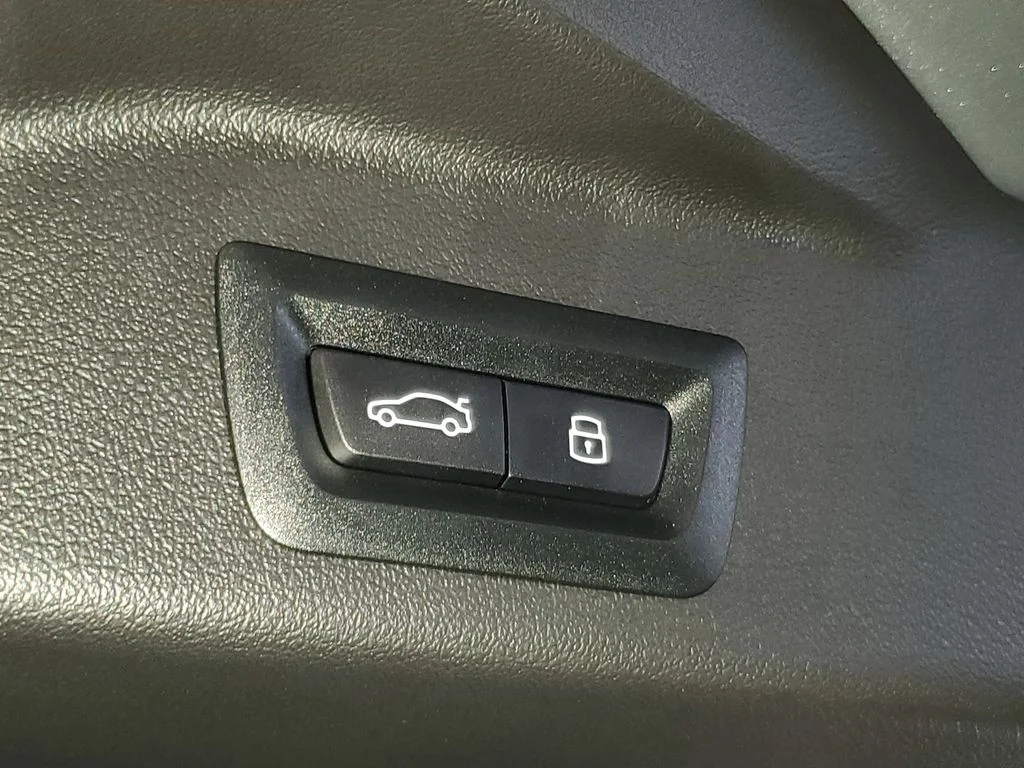 Used 2026 Gray BMW sDrive40i image 8