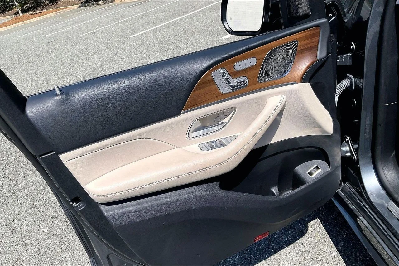 Certified Used 2023  Mercedes-Benz GLE 450 image 28