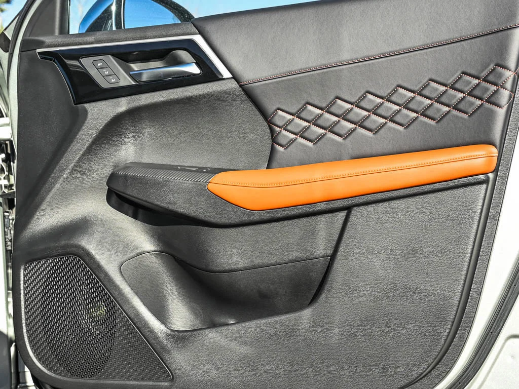 2025 Mitsubishi Outlander Plug-in Hybrid SEL - Photo 10