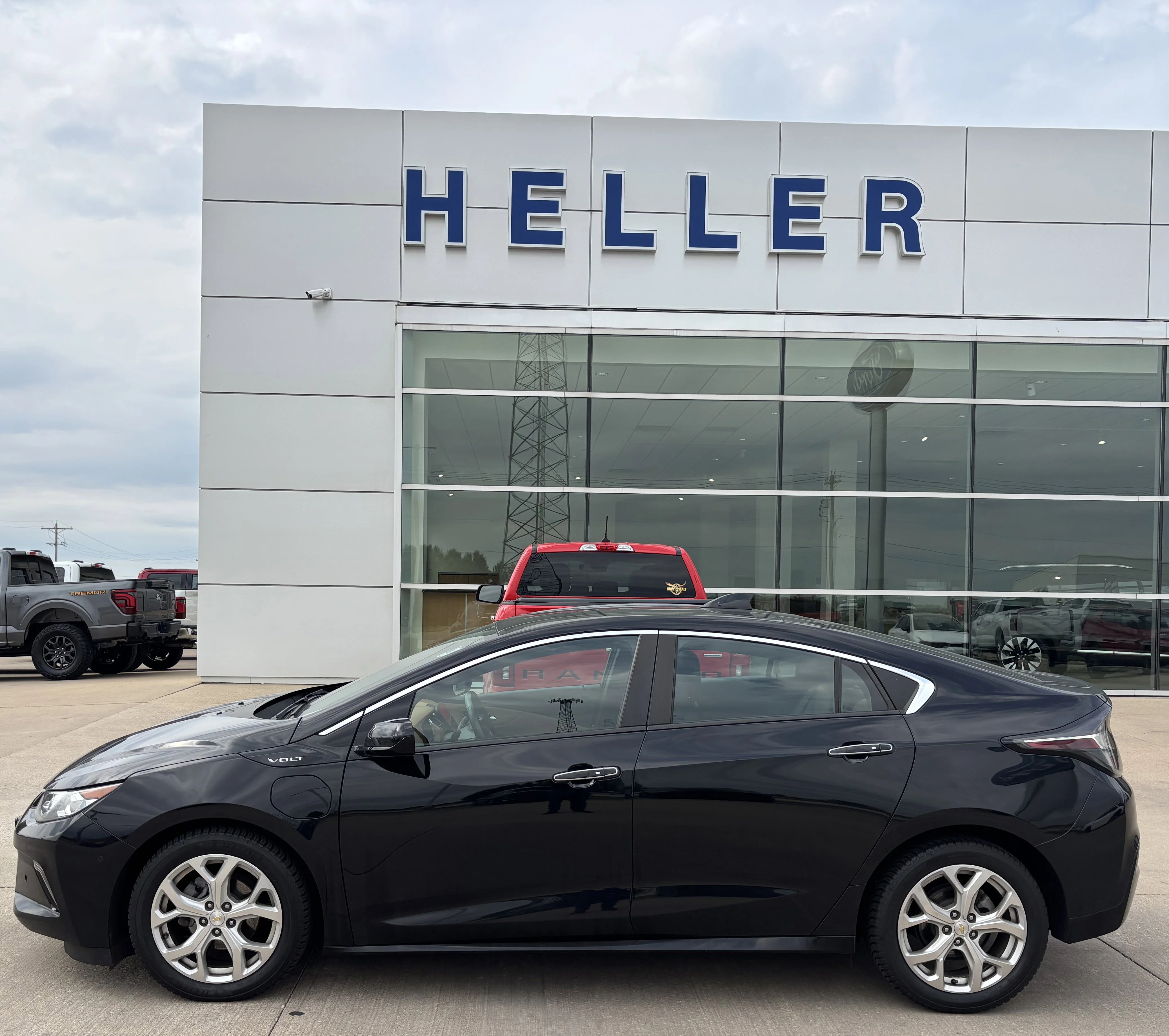 Used 2016 Mosaic Black Metallic Chevrolet Premier image 3